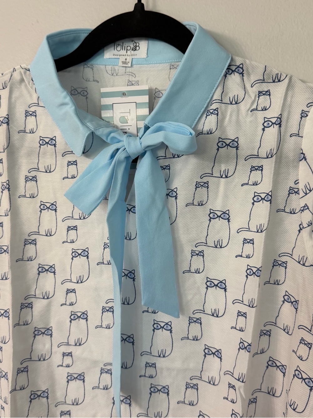 Tulip B Women’s Short Sleeve White & Blue Tie Neck Cat Design Blouse Sz S NWT - Picture 4 of 10